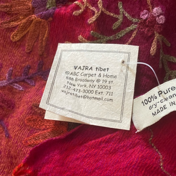 Tibetan wool large scarf. Reds, pinks, oranges. Never worn - Picture 8 of 8